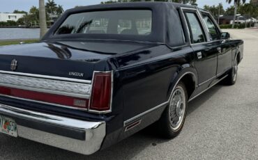 Lincoln-Town-Car-1989-Sedan-10