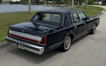 Lincoln-Town-Car-1989-Sedan-11