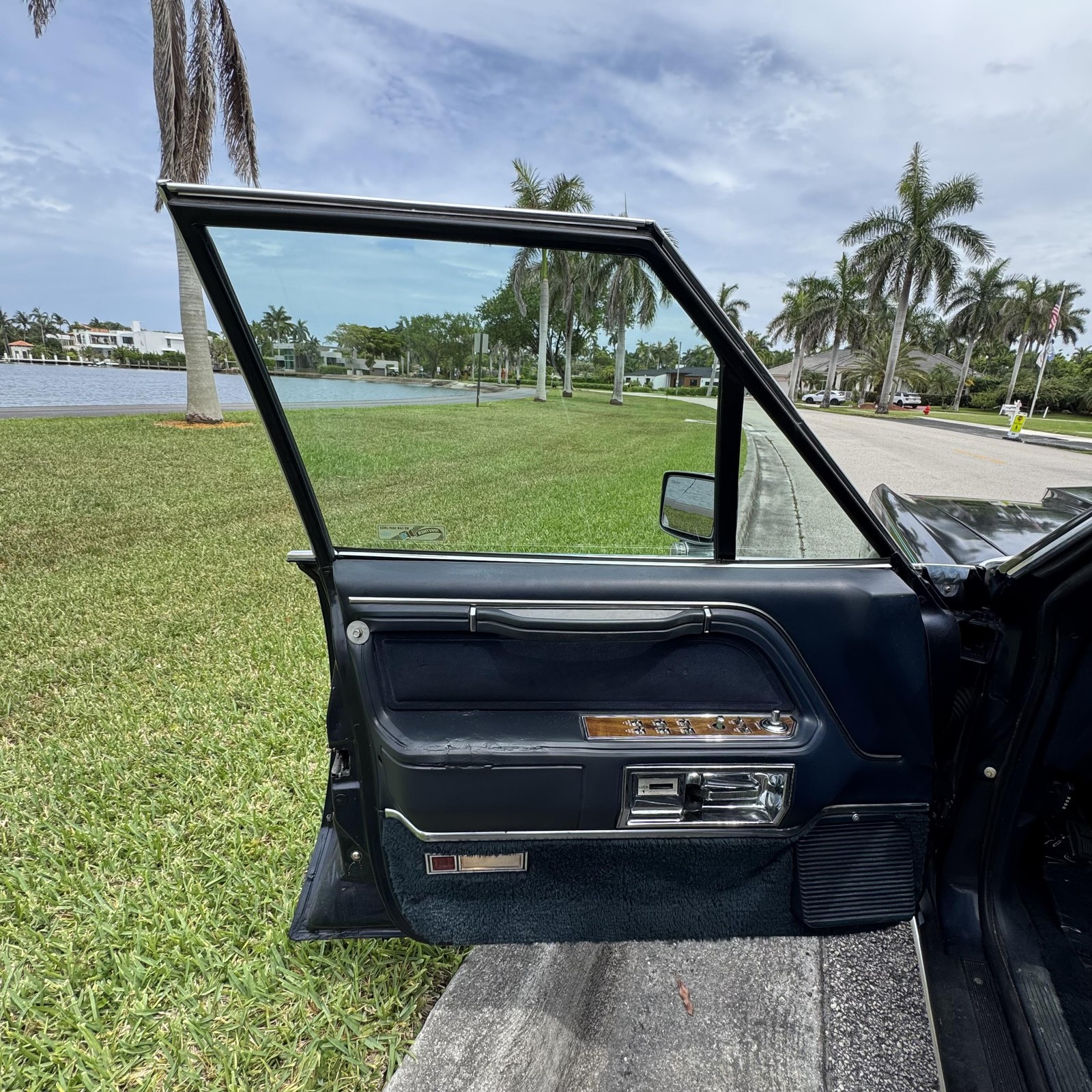 Lincoln-Town-Car-1989-Sedan-12