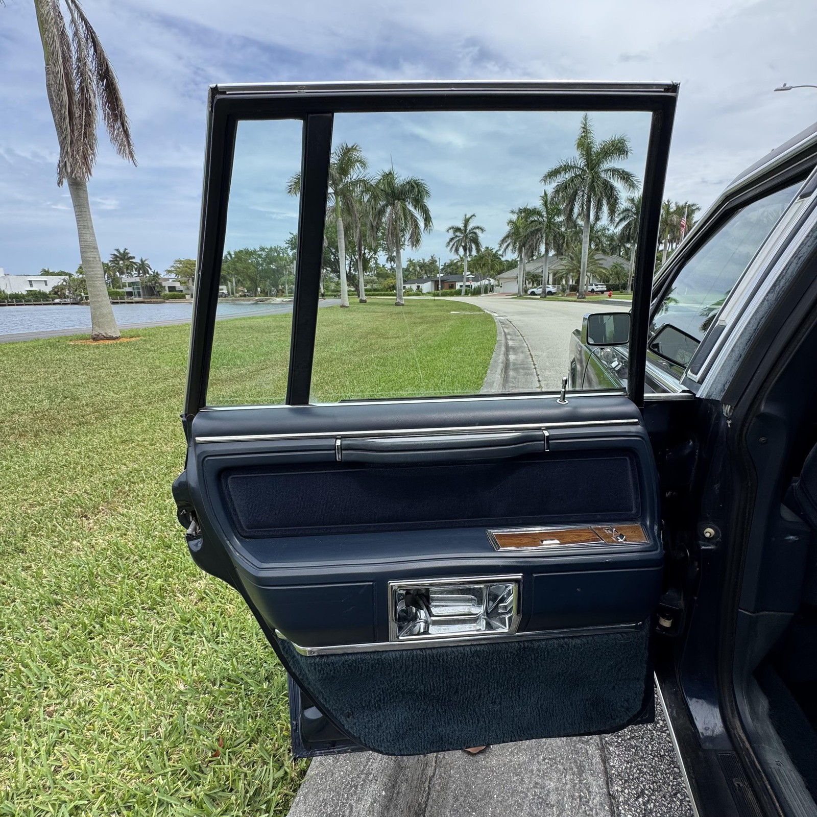 Lincoln-Town-Car-1989-Sedan-13