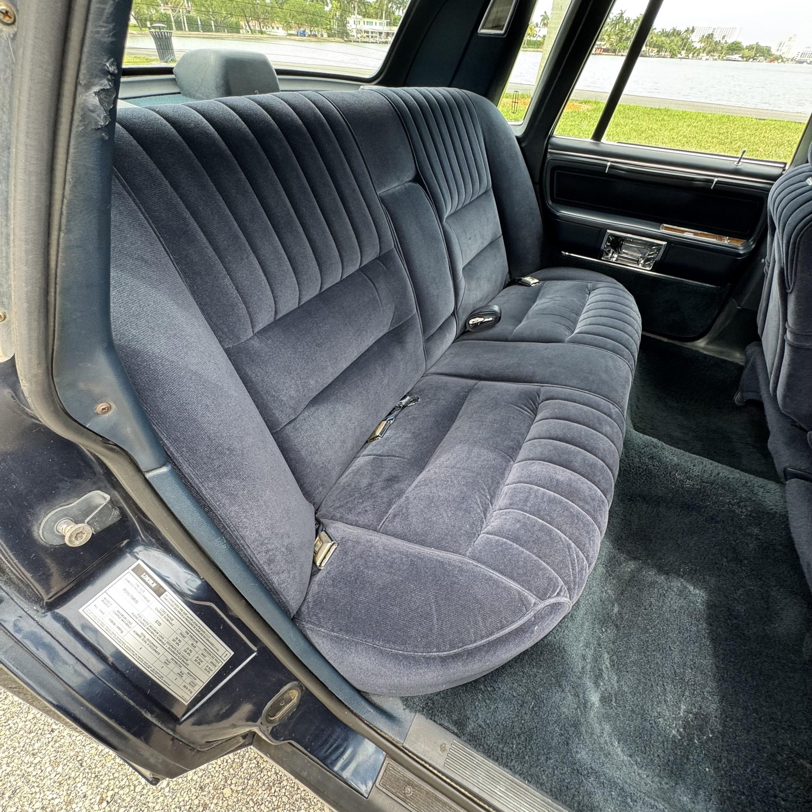 Lincoln-Town-Car-1989-Sedan-18