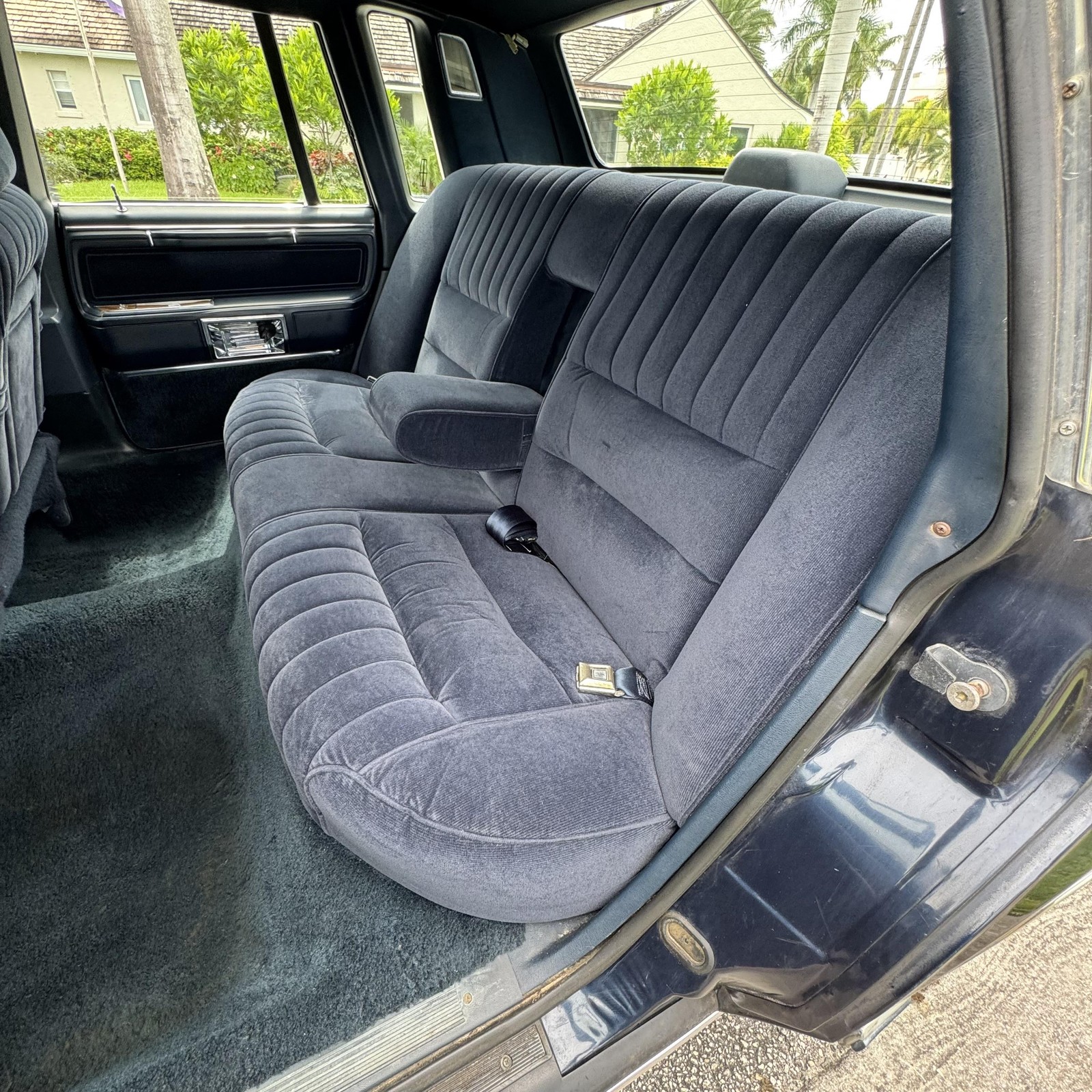 Lincoln-Town-Car-1989-Sedan-19