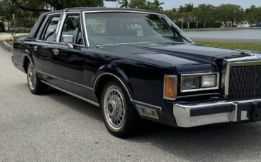 Lincoln-Town-Car-1989-Sedan-2