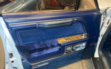 Lincoln-Town-Car-1989-Sedan-2