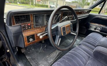 Lincoln-Town-Car-1989-Sedan-22