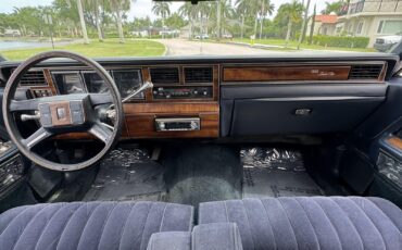 Lincoln-Town-Car-1989-Sedan-23