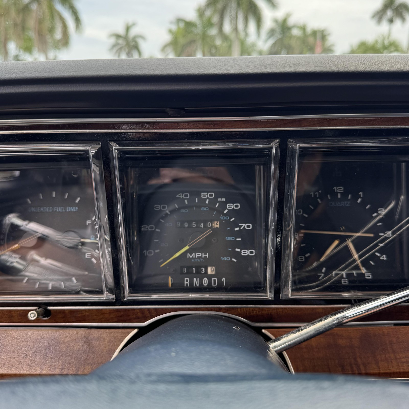 Lincoln-Town-Car-1989-Sedan-26