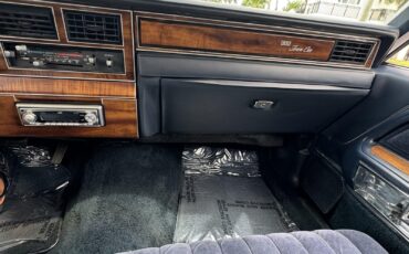 Lincoln-Town-Car-1989-Sedan-29