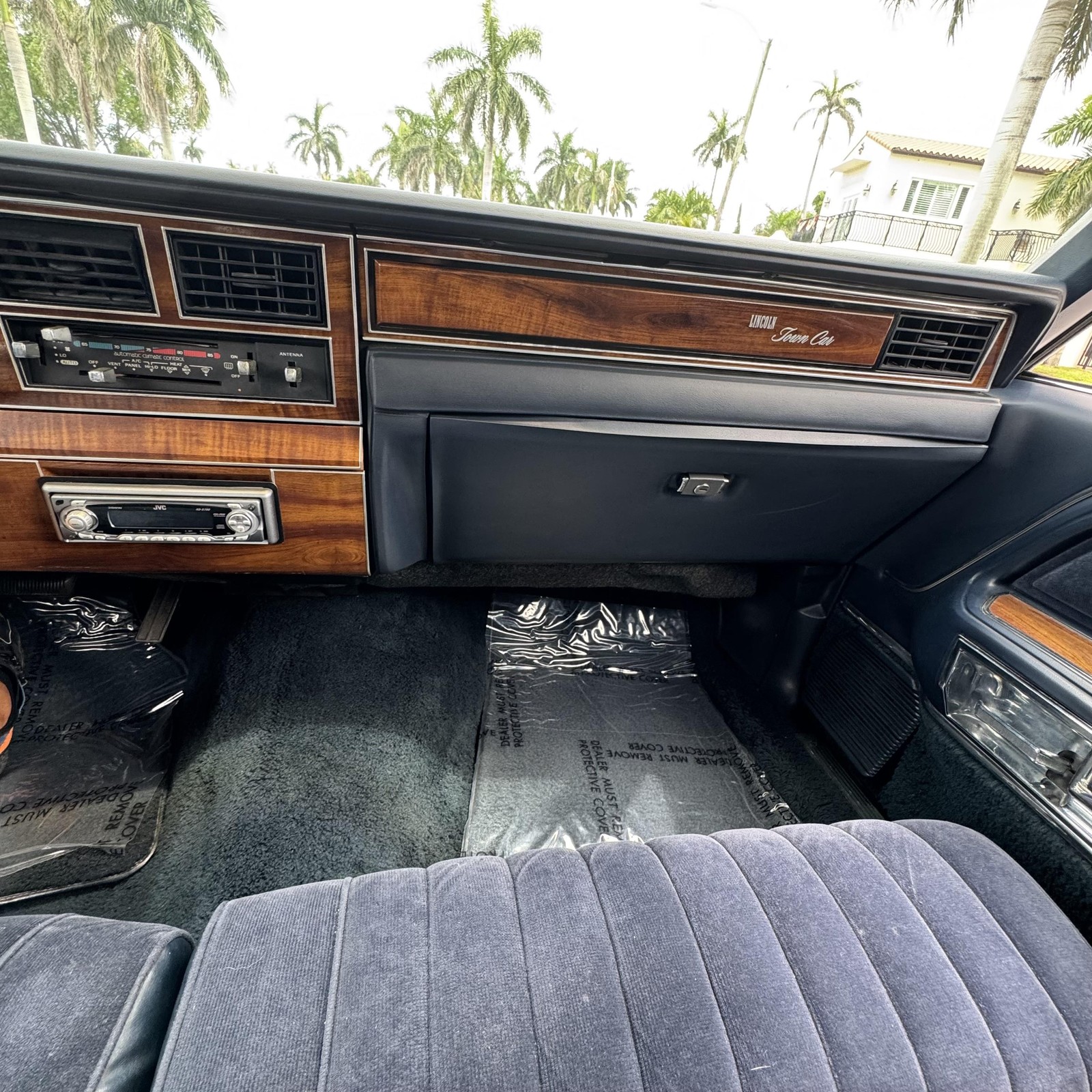 Lincoln-Town-Car-1989-Sedan-29