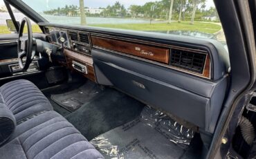 Lincoln-Town-Car-1989-Sedan-30