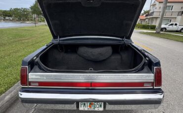 Lincoln-Town-Car-1989-Sedan-34