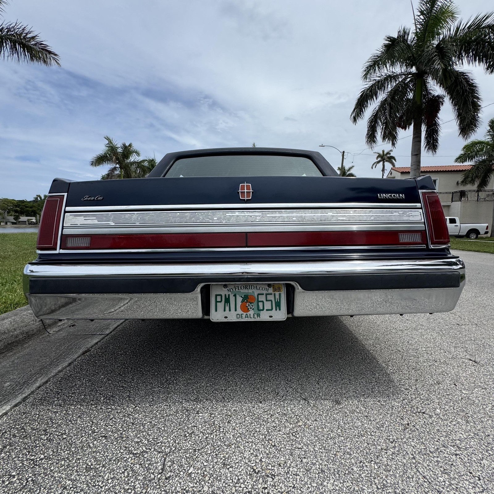 Lincoln-Town-Car-1989-Sedan-35
