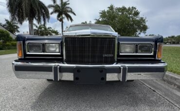 Lincoln-Town-Car-1989-Sedan-36