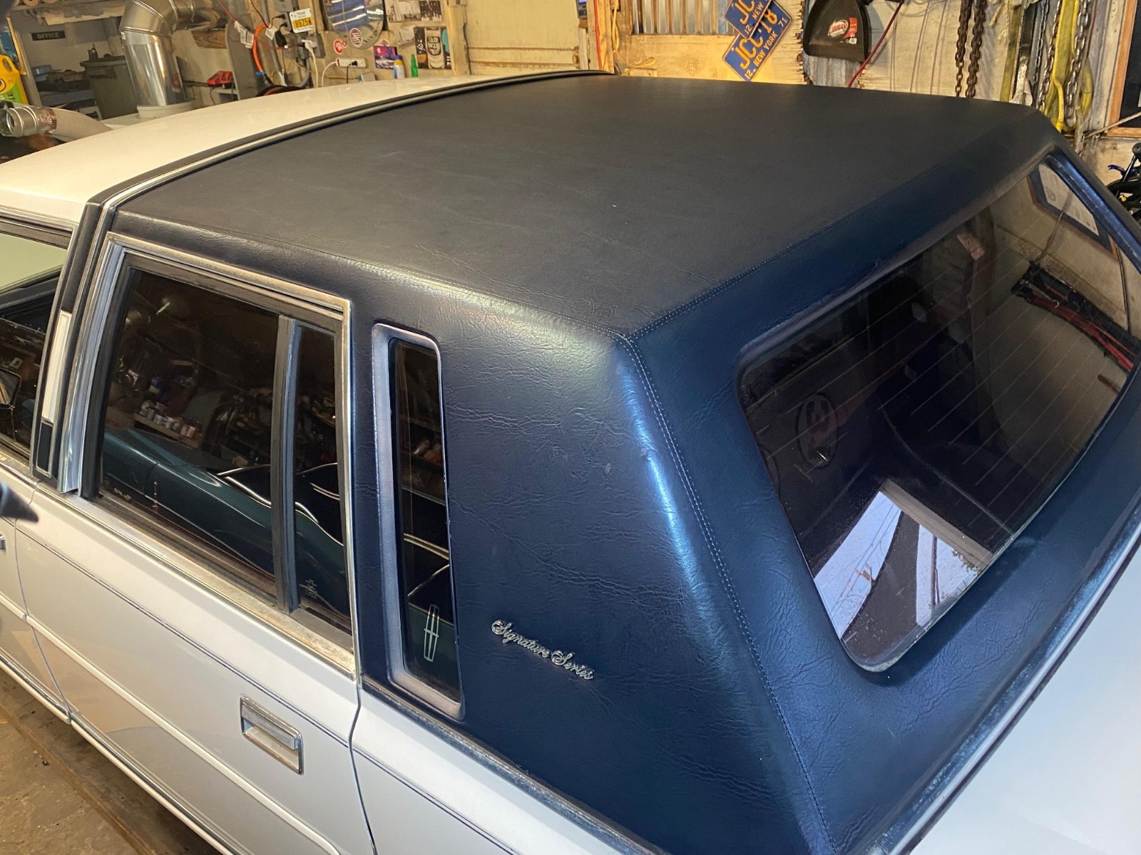 Lincoln-Town-Car-1989-Sedan-4