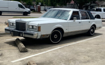 Lincoln-Town-Car-1989-Sedan-9