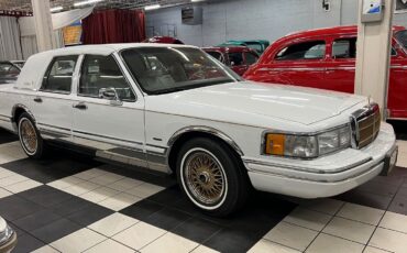 Lincoln-Town-Car-1992-Signature-President-1