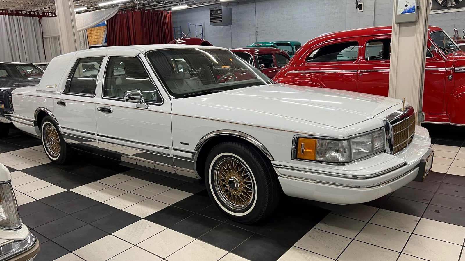 Lincoln-Town-Car-1992-Signature-President-1