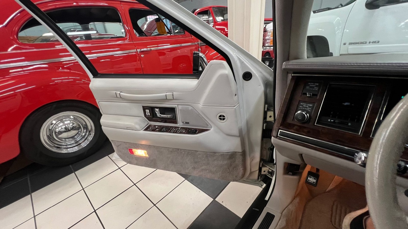 Lincoln-Town-Car-1992-Signature-President-10