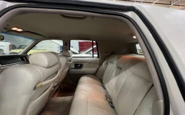 Lincoln-Town-Car-1992-Signature-President-13