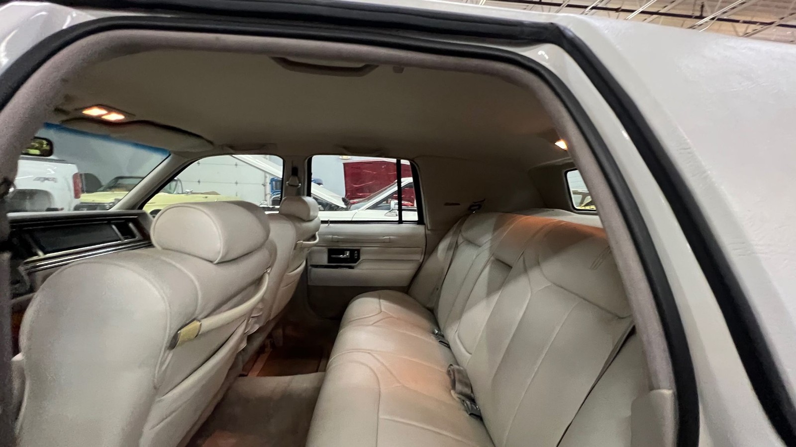 Lincoln-Town-Car-1992-Signature-President-13