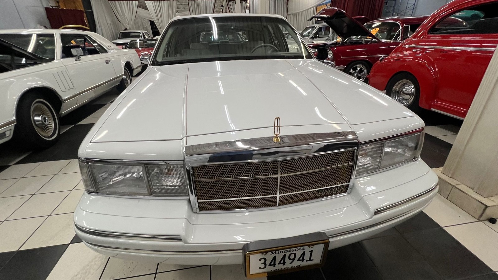 Lincoln-Town-Car-1992-Signature-President-2