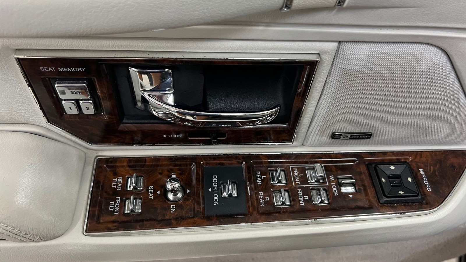 Lincoln-Town-Car-1992-Signature-President-31