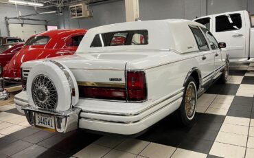 Lincoln-Town-Car-1992-Signature-President-4