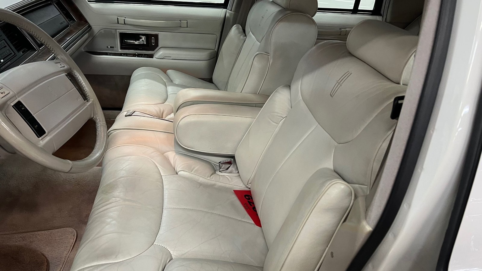 Lincoln-Town-Car-1992-Signature-President-5