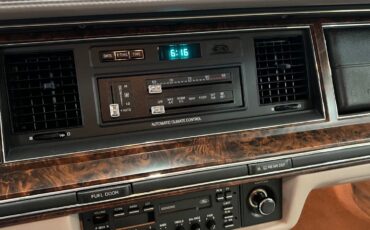 Lincoln-Town-Car-1992-Signature-President-7