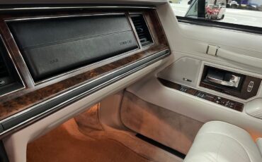 Lincoln-Town-Car-1992-Signature-President-8