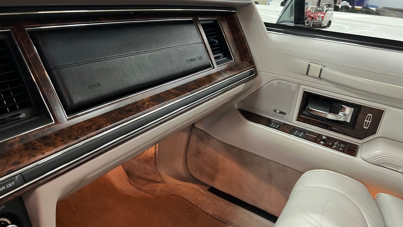 Lincoln-Town-Car-1992-Signature-President-8
