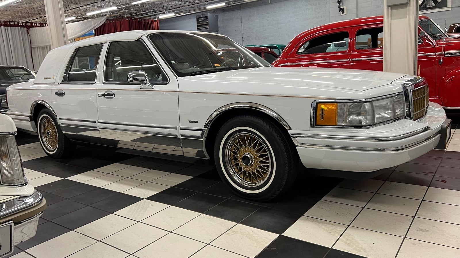Lincoln-Town-Car-1992-Signature-President