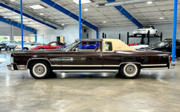Lincoln-Town-Coupe-1979-Other-3