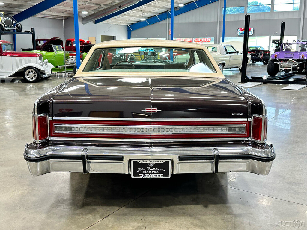 Lincoln-Town-Coupe-1979-Other-5