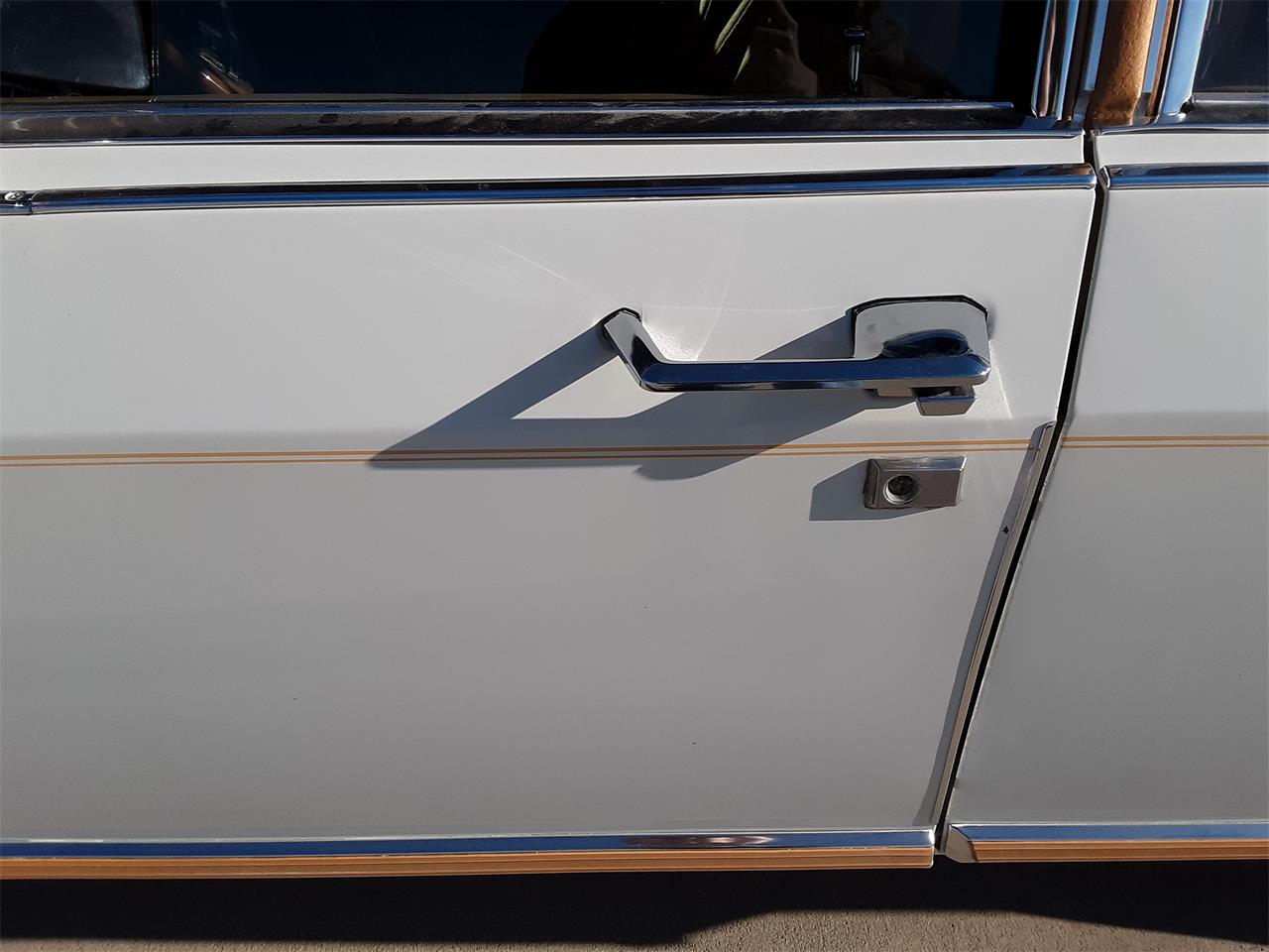 Lincoln-Town-car-1978-White-Gold-11