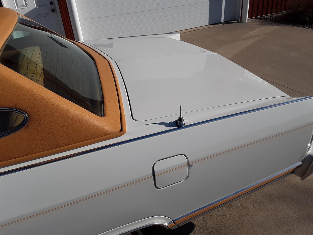 Lincoln-Town-car-1978-White-Gold-14