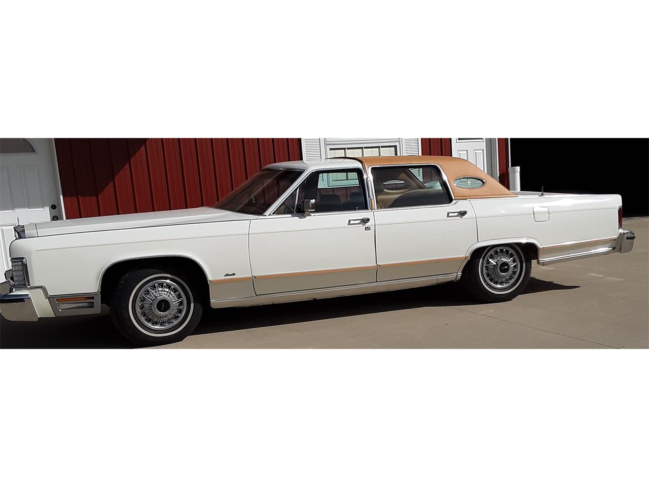 Lincoln-Town-car-1978-White-Gold-2