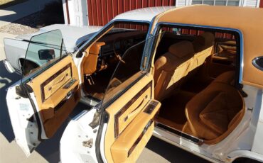 Lincoln-Town-car-1978-White-Gold-5