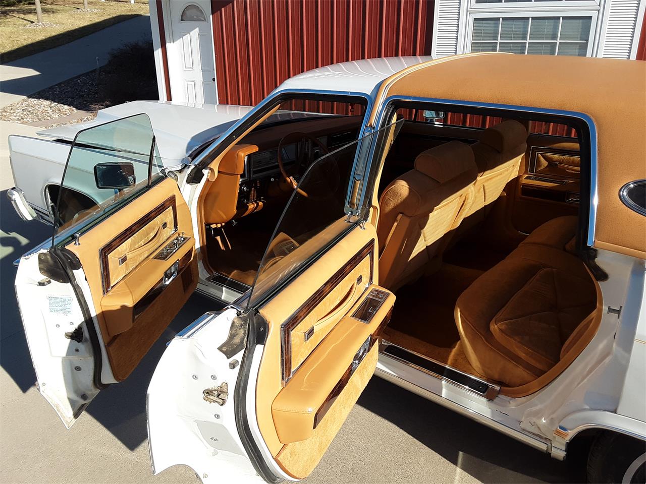 Lincoln-Town-car-1978-White-Gold-5
