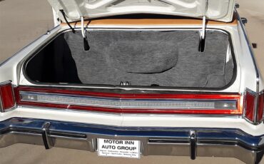 Lincoln-Town-car-1978-White-Gold-8