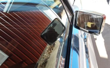 Lincoln-Town-car-1978-White-Gold-9