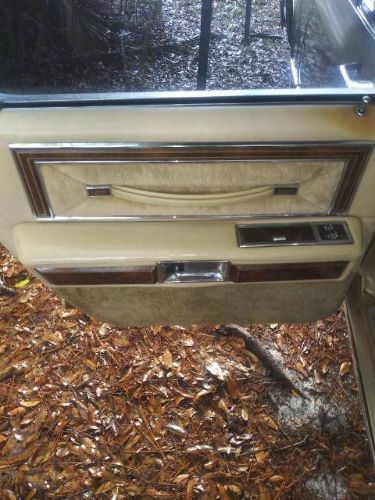 Lincoln-Town-car-1979-1