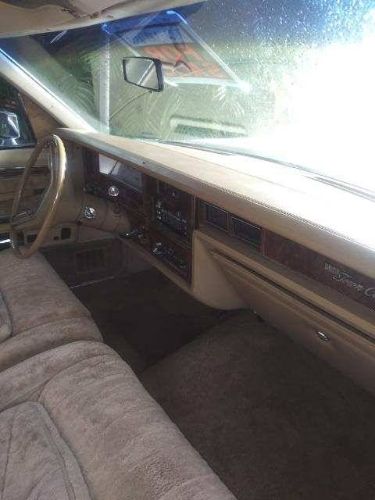 Lincoln-Town-car-1979-3