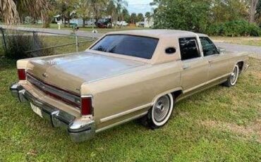 Lincoln-Town-car-1979-7
