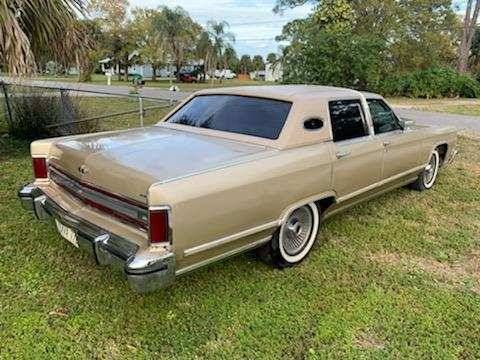 Lincoln-Town-car-1979-7