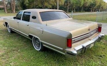 Lincoln-Town-car-1979-8