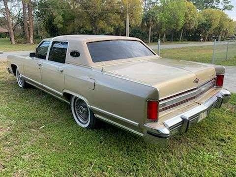 Lincoln-Town-car-1979-8