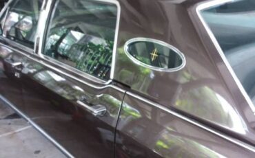 Lincoln-Town-car-1979-Dark-metallic-brown-Black-Cloth-11