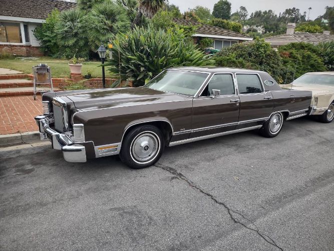 Lincoln-Town-car-1979-Dark-metallic-brown-Black-Cloth-13