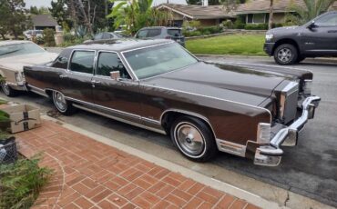 Lincoln-Town-car-1979-Dark-metallic-brown-Black-Cloth